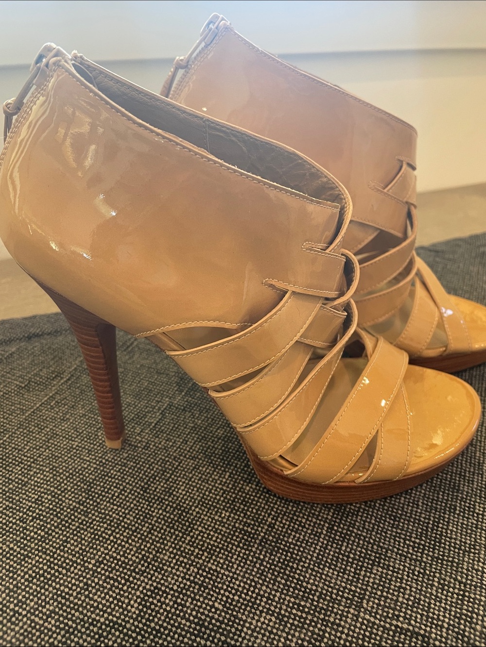 Stuart Weitzman Patent Leather Strappy Heels in Nude. Platform, Zip entry. Nice!